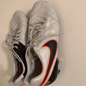 Women’s Nike Tiempo Genio II Leather FG Cleats